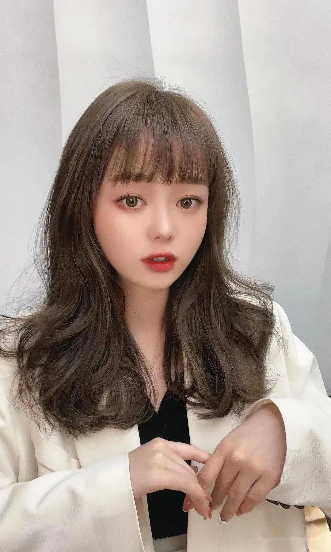 最新流行發(fā)型造型詳解，步驟指南與造型展示