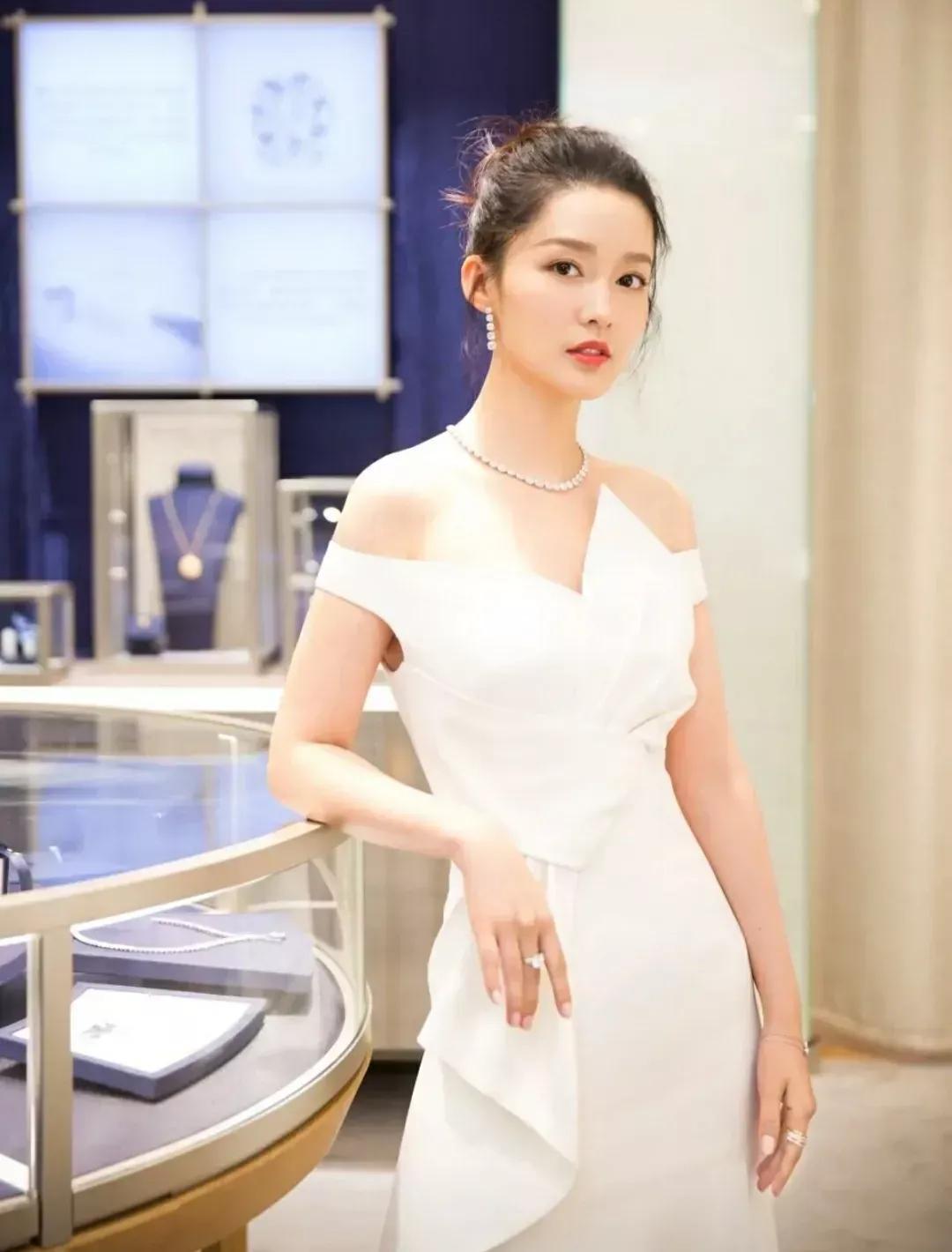 揭秘絕色百美圖最新章節(jié)，美圖背后的故事揭曉