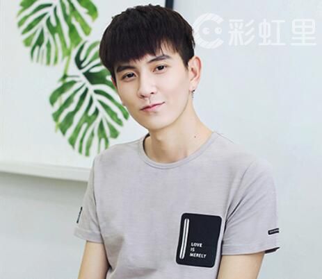 最新青年短發(fā)型圖片男的友情故事與發(fā)型風(fēng)采展示