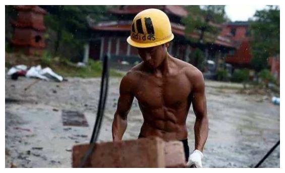 搬磚小偉最新動(dòng)態(tài)，奔赴自然美景的旅行之旅